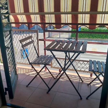 Aura Apartment Бари Экстерьер фото