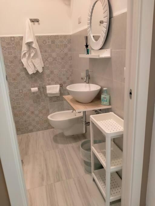 Aura Apartment Бари Экстерьер фото