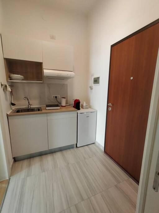 Aura Apartment Бари Экстерьер фото