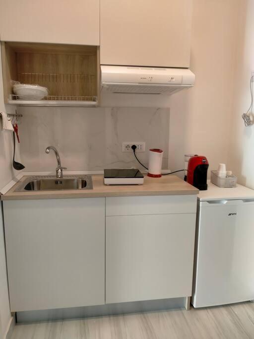 Aura Apartment Бари Экстерьер фото