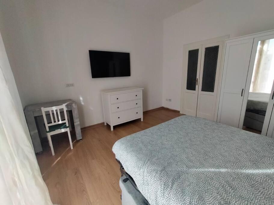 Aura Apartment Бари Экстерьер фото
