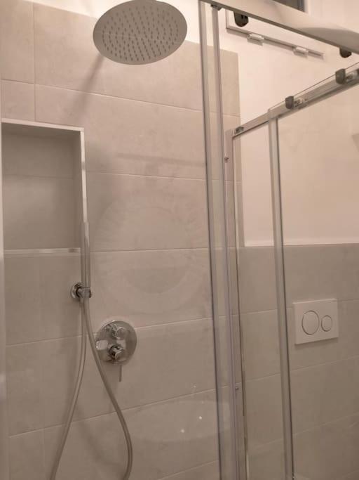 Aura Apartment Бари Экстерьер фото
