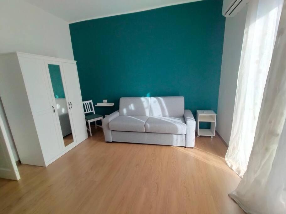 Aura Apartment Бари Экстерьер фото